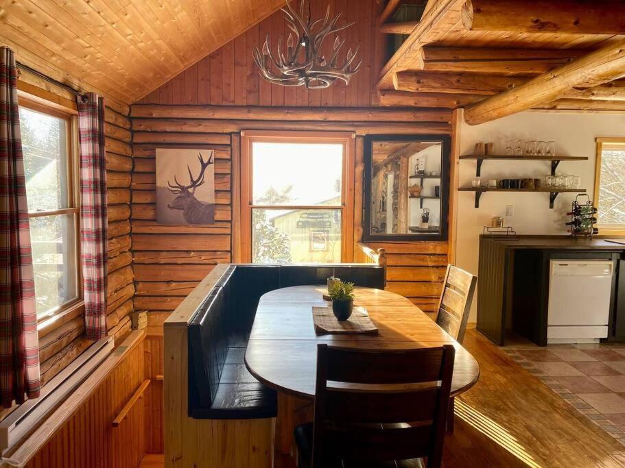 Cozy Log Cottage La Minerve エクステリア 写真