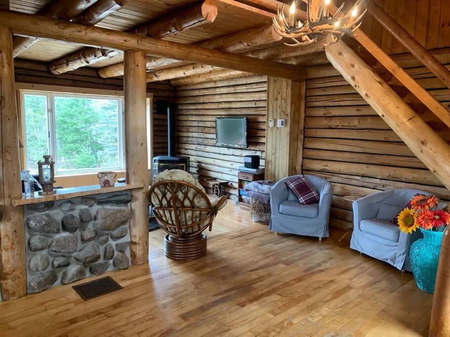 Cozy Log Cottage La Minerve エクステリア 写真