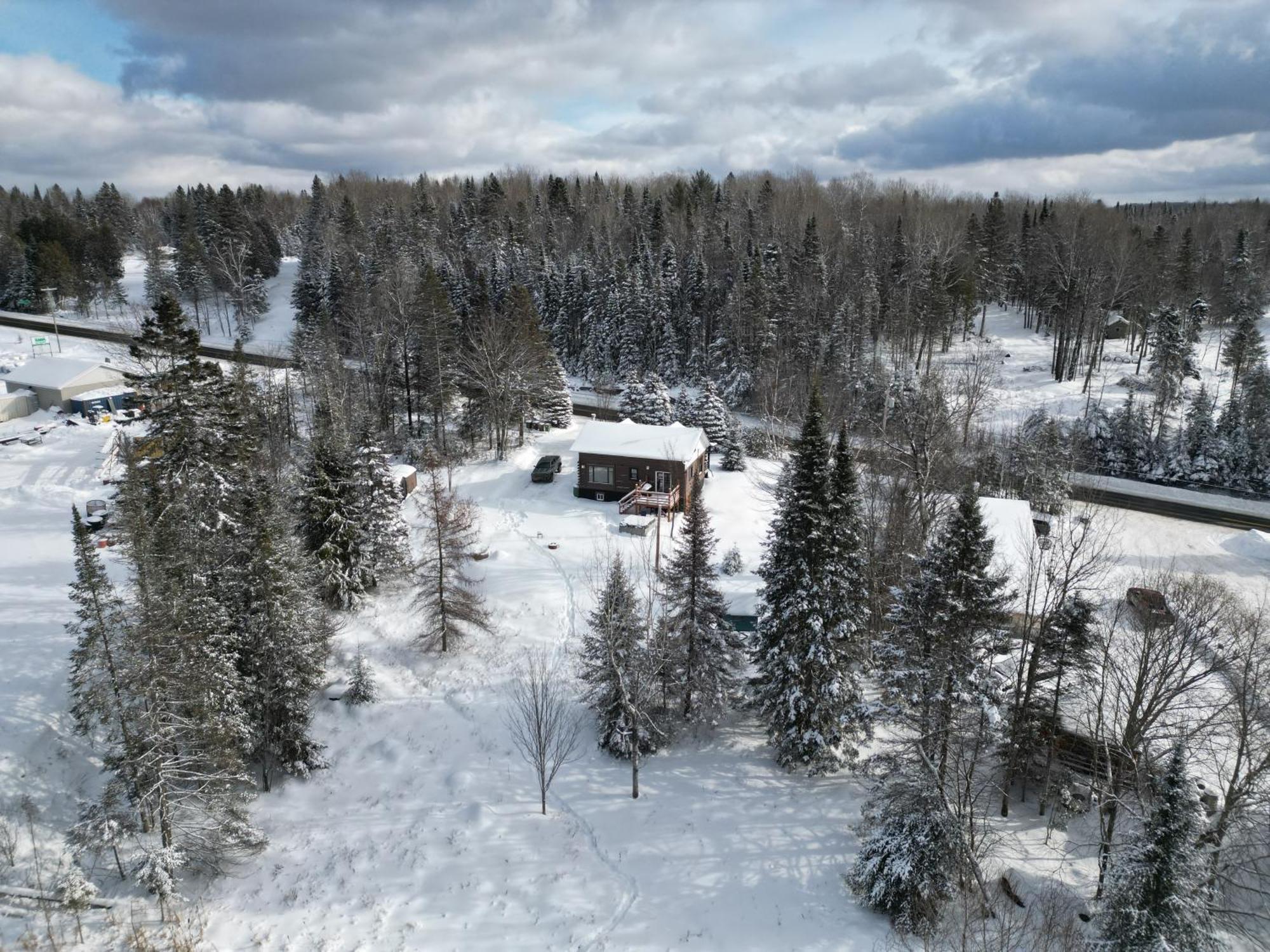 Cozy Log Cottage La Minerve エクステリア 写真