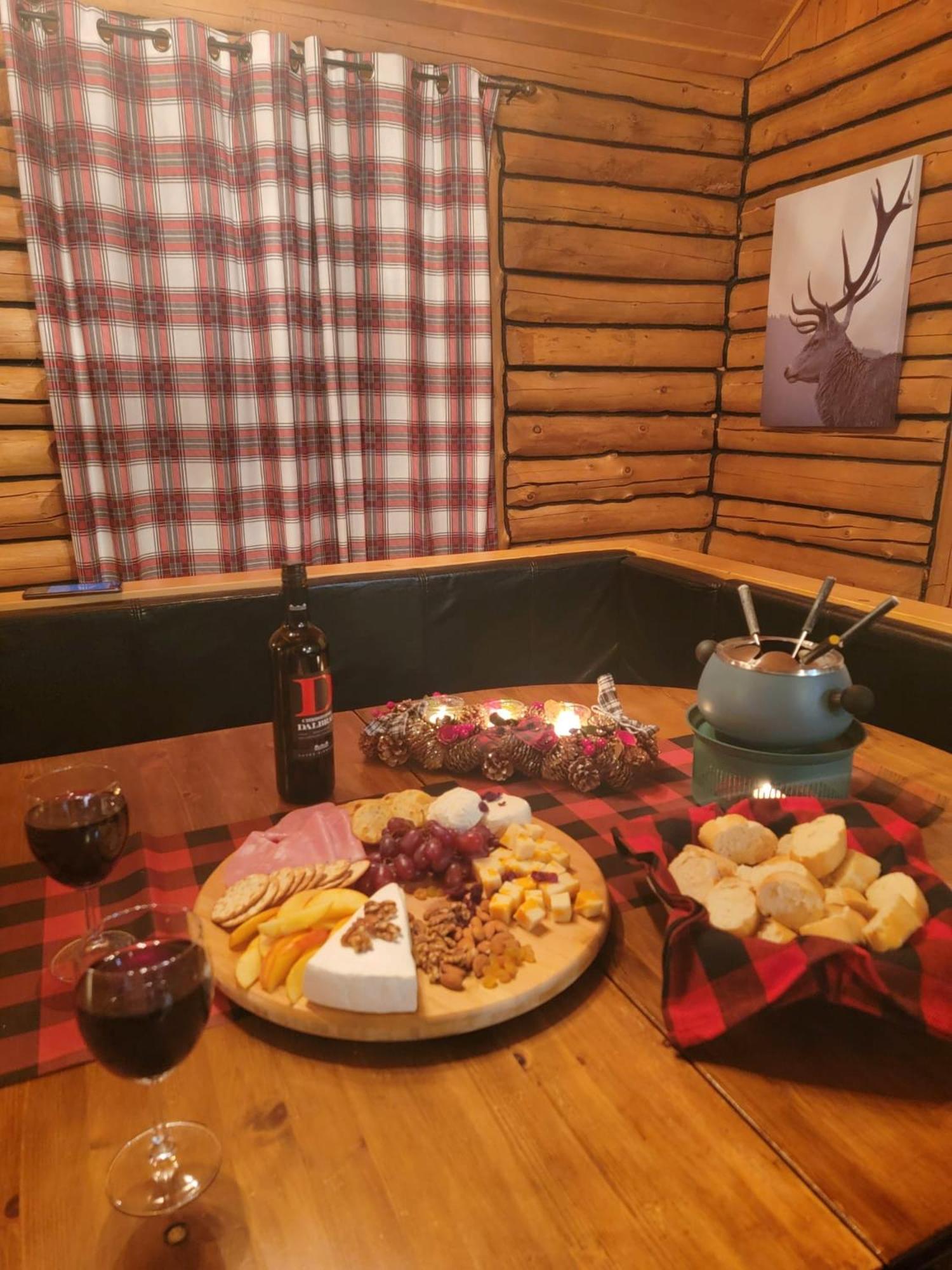 Cozy Log Cottage La Minerve エクステリア 写真